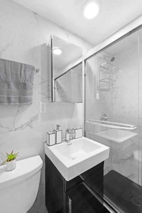 69-4b Celebrate New Year In Style Modern 1br In Prime Lower East Side *